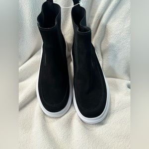 Nurture black suede bootie size 8 white 2” bottom NWT
